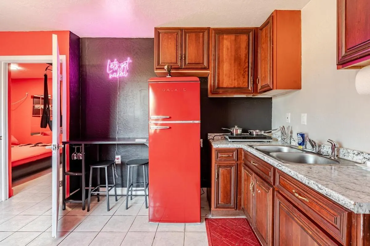 Phoenix Red Room For Couples USA