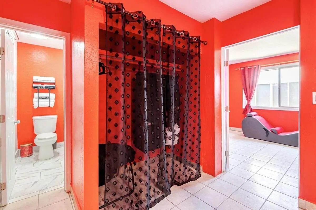 Phoenix Red Room For Couples 0*,